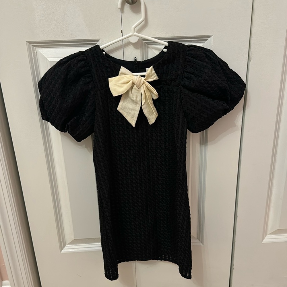 From GB, 
Knit fabrication
Round neckline
Cap sleeves
Zip back